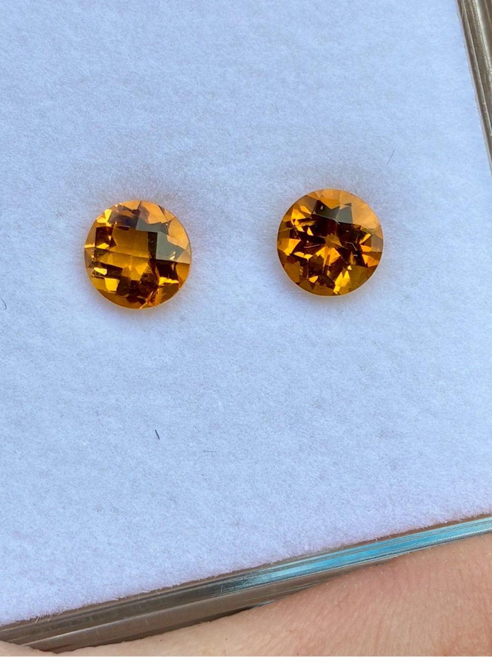 1.5CTW genuine spessartine loose pairgem in gem jar